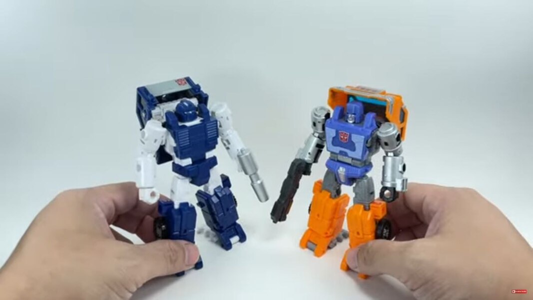 Transformers Kingdom Pipes In Hand Images  (9 of 13)
